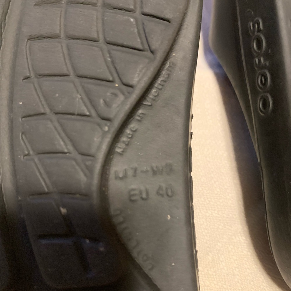OOFOS slides size 7. - Picture 4 of 4